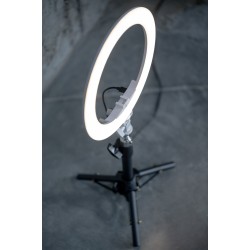 Lampa pierścieniowa LED Newell RL-10A Arctic White + statyw